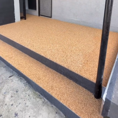 PISOS DO FUTURO: de pedras naturais drenantes à granito líquido.