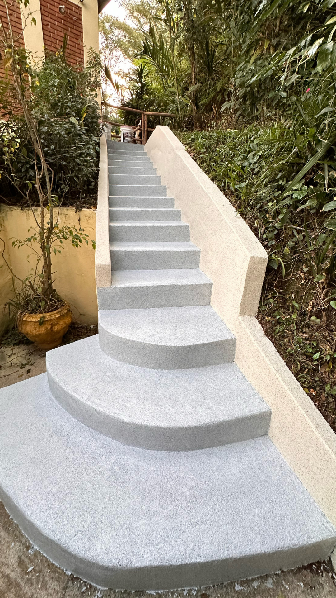 PISOS DO FUTURO: de pedras naturais drenantes à granito líquido.